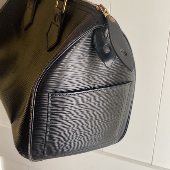 Louis Vuitton Black Epi Leather Noir Speedy 25 Boston Bag - Picture 14 of 14